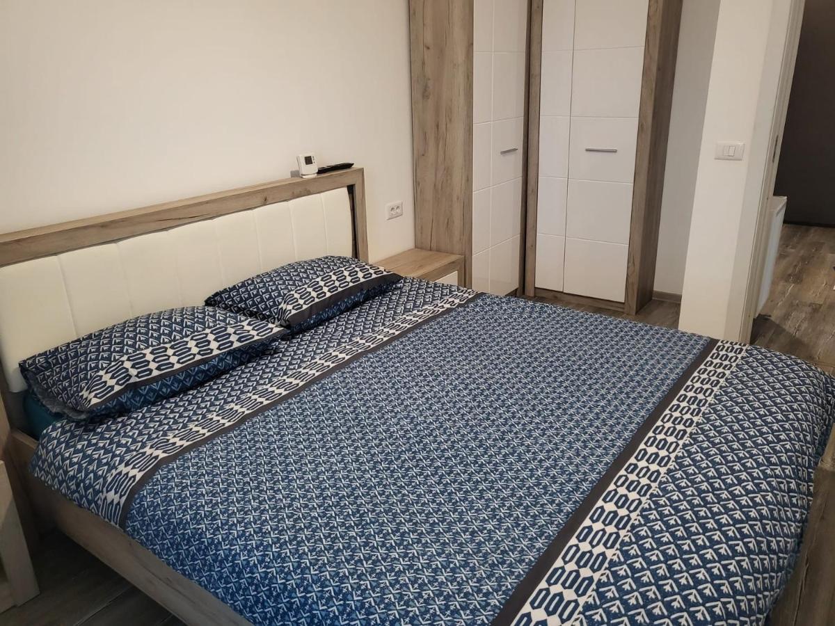 Apartament Dem Radulescu Apartment รึมนิคูวัลเจีย ภายนอก รูปภาพ